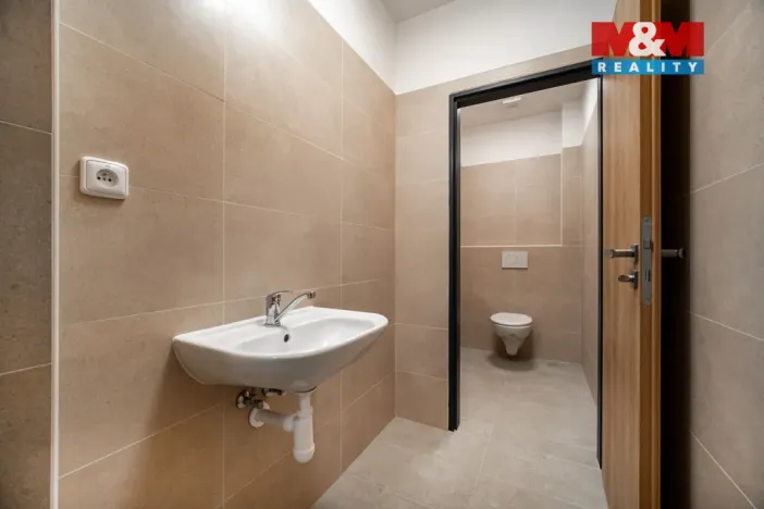 Pronájem skladu, Cerekvice nad Loučnou - Pekla, 2380 m2