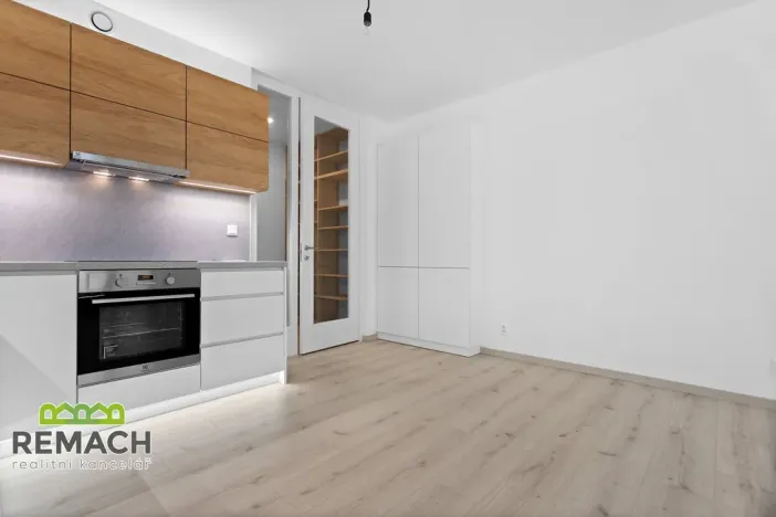 Pronájem bytu 2+kk, Hradec Králové, Pálenecká, 60 m2