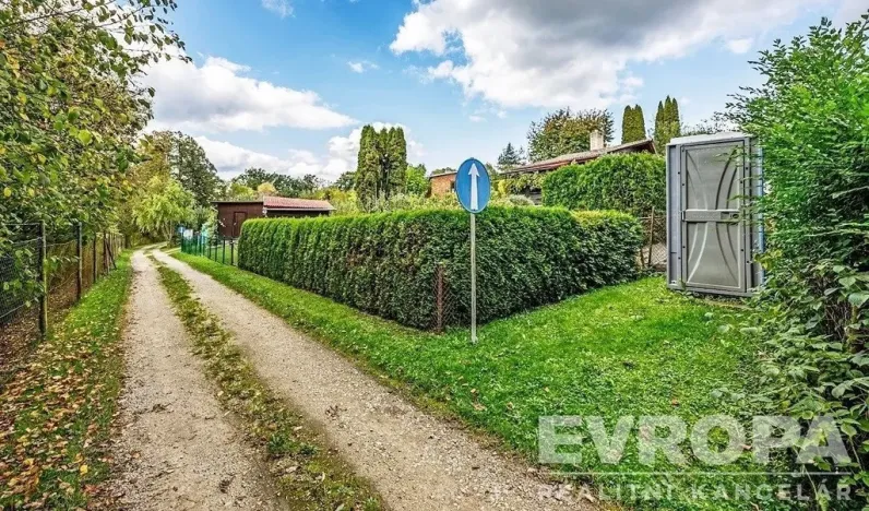 Prodej zahrady, Benešov, 300 m2