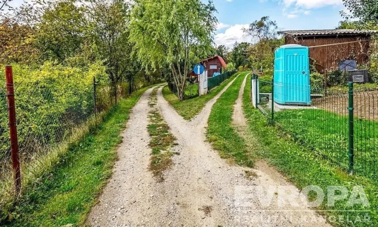 Prodej zahrady, Benešov, 300 m2