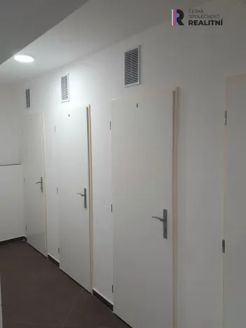 Pronájem bytu 1+kk, Karlovy Vary - Bohatice, Dubová, 38 m2