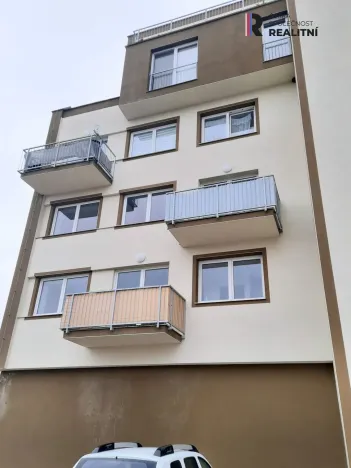 Pronájem bytu 1+kk, Karlovy Vary - Bohatice, Dubová, 38 m2