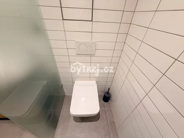 Pronájem bytu 1+kk, Brno - Trnitá, Křenová, 2641 m2