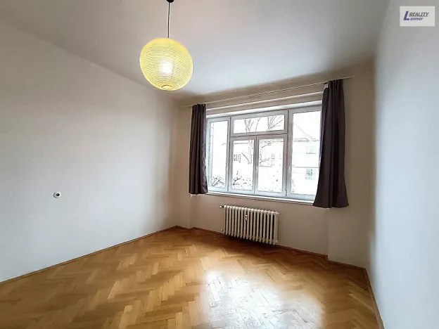 Pronájem bytu 1+kk, Praha - Vinohrady, Hradešínská, 32 m2