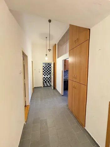 Pronájem bytu 3+1, Praha, Kolínská, 93 m2