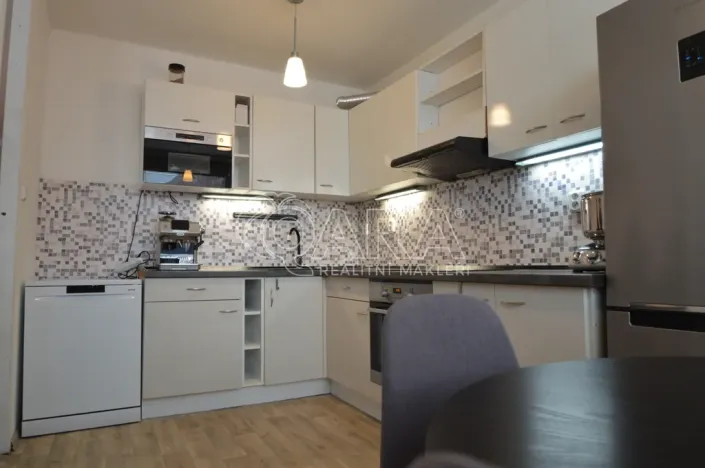 Prodej bytu 3+1, Praha - Kobylisy, Hrubého, 65 m2