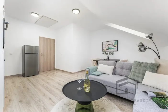 Pronájem bytu 2+kk, Praha - Libeň, Pod Labuťkou, 38 m2