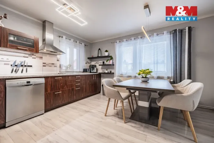 Prodej rodinného domu, Radonice, Růžičkova, 182 m2