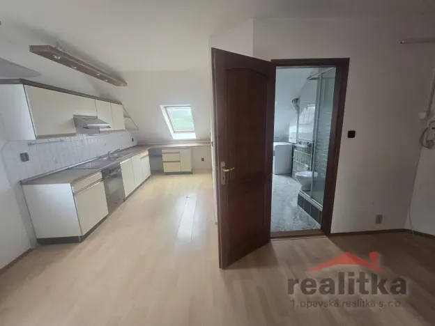 Pronájem bytu 3+1, Opava - Předměstí, třída Spojenců, 80 m2