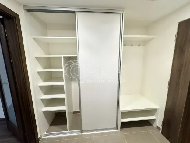 Pronájem bytu 1+kk, Praha - Hloubětín, Poděbradská, 32 m2