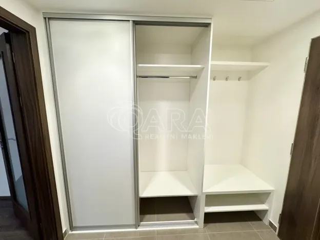 Pronájem bytu 1+kk, Praha - Hloubětín, Poděbradská, 32 m2