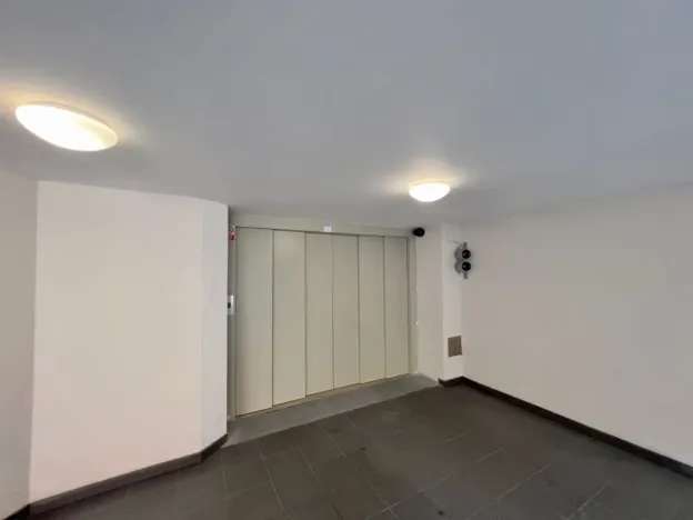 Pronájem garážového stání, Praha - Smíchov, Holečkova, 2 m2