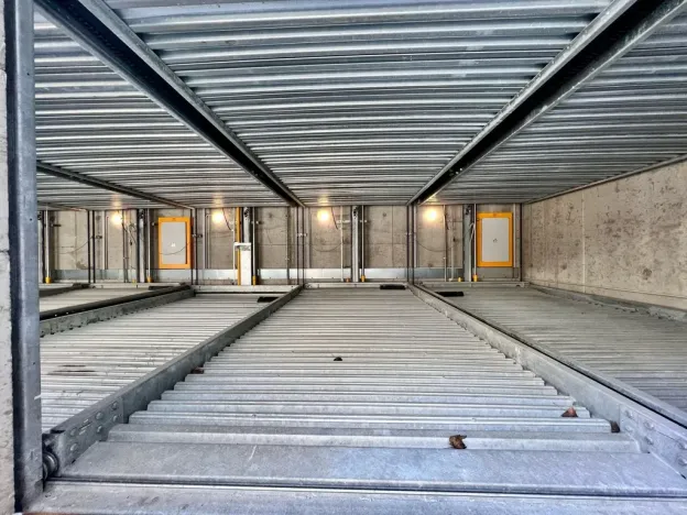 Pronájem garážového stání, Praha - Smíchov, Holečkova, 2 m2