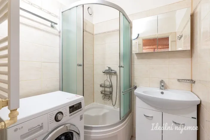 Pronájem bytu 2+1, Praha - Kobylisy, Čumpelíkova, 57 m2