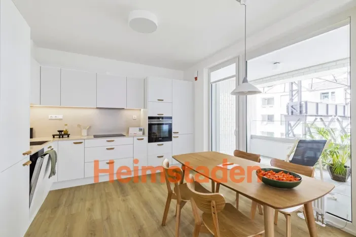 Pronájem bytu 3+kk, Praha - Holešovice, U Pergamenky, 82 m2