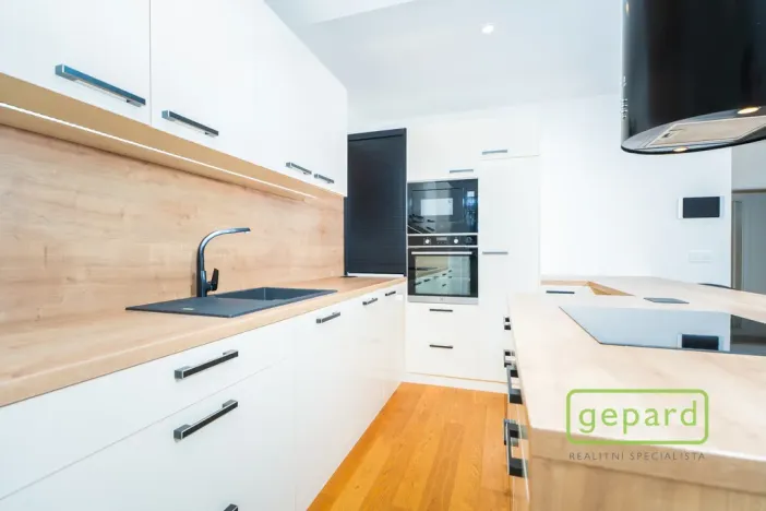 Prodej rodinného domu, Mníšek pod Brdy, U Kolejí, 200 m2