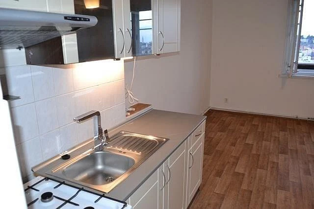 Pronájem bytu 1+kk, Praha - Břevnov, Šlikova, 29 m2
