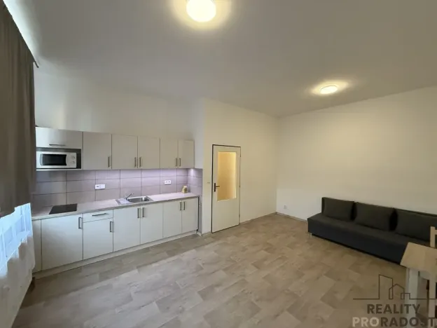 Prodej bytu 1+kk, Břeclav, Na Valtické, 30 m2