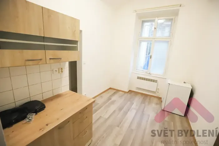 Pronájem bytu 1+kk, Praha - Žižkov, Krásova, 14 m2