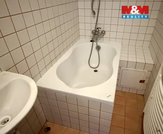 Pronájem bytu 3+1, Pardubice - Nové Jesenčany, 85 m2