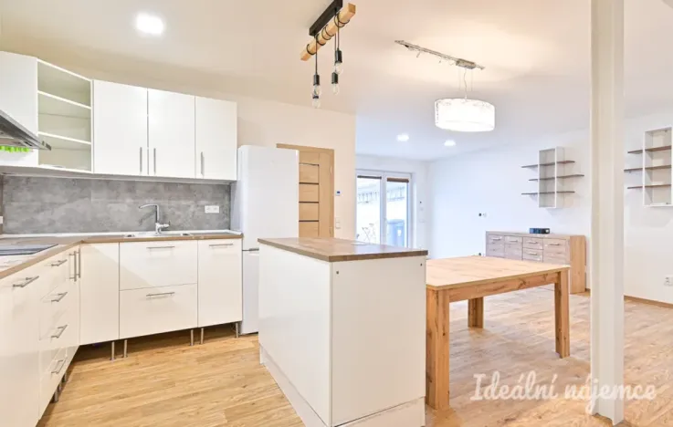 Pronájem bytu 3+kk, Vojkovice, Hlavní, 82 m2