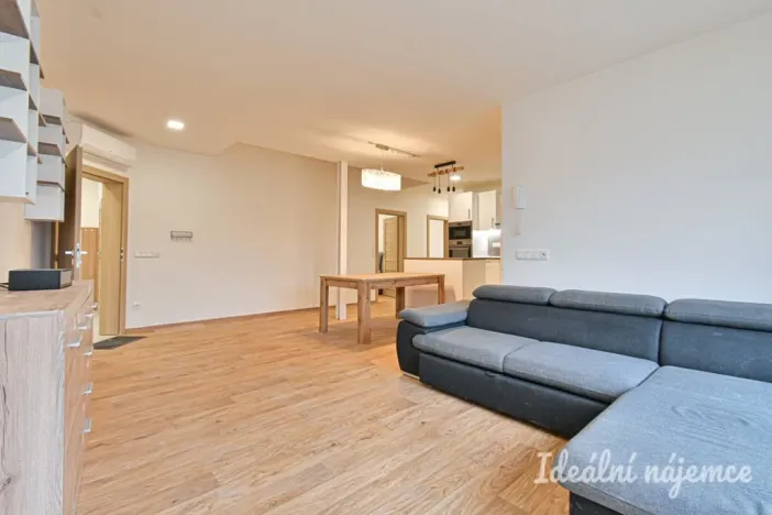 Pronájem bytu 3+kk, Vojkovice, Hlavní, 82 m2