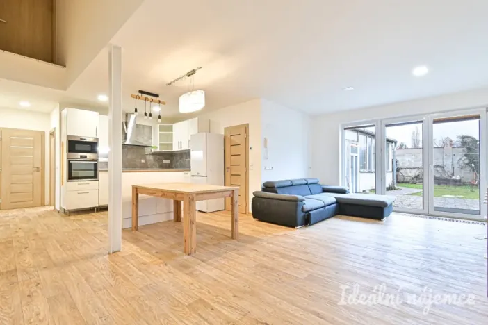 Pronájem bytu 3+kk, Vojkovice, Hlavní, 82 m2