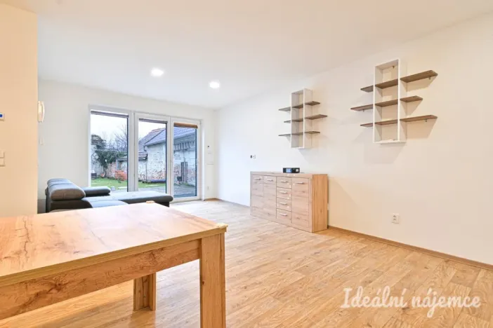 Pronájem bytu 3+kk, Vojkovice, Hlavní, 82 m2