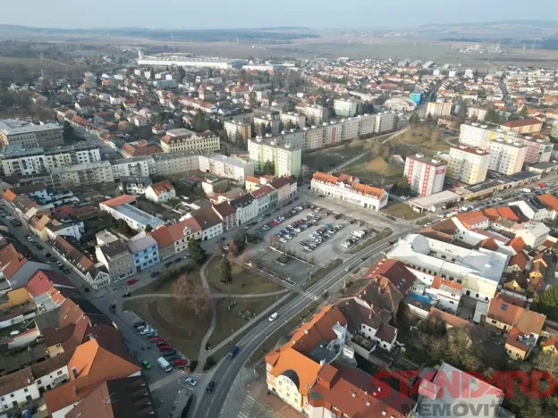 Pronájem obchodního prostoru, Přeštice, Masarykovo nám., 179 m2