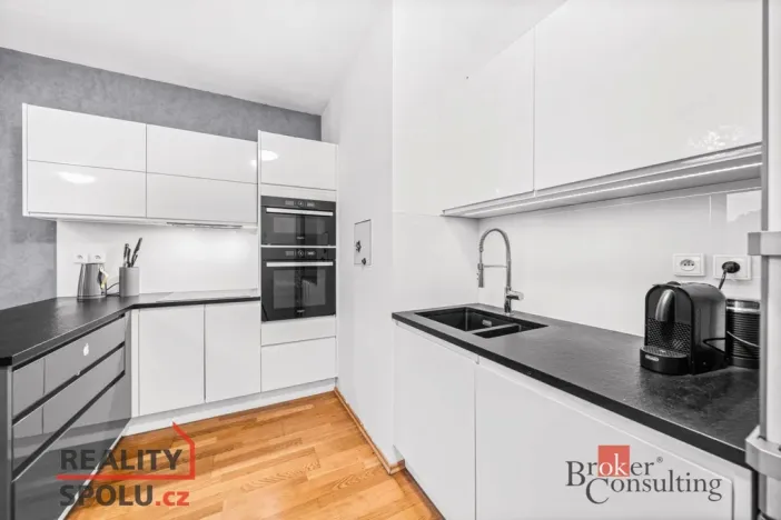 Prodej bytu 3+kk, Praha - Holešovice, Varhulíkové, 78 m2