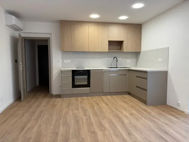 Pronájem komerční nemovitosti, Ústí nad Labem, Bělehradská, 33 m2