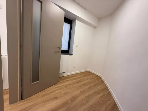 Pronájem komerční nemovitosti, Ústí nad Labem, Bělehradská, 33 m2