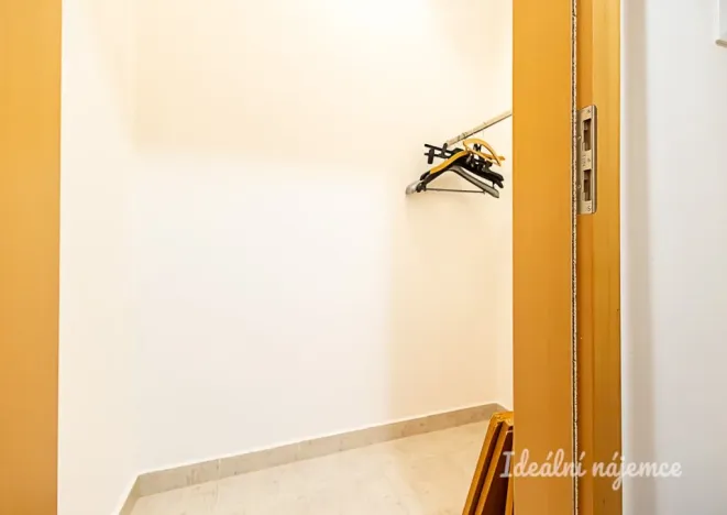 Pronájem bytu 1+kk, Praha - Žižkov, V zahrádkách, 38 m2