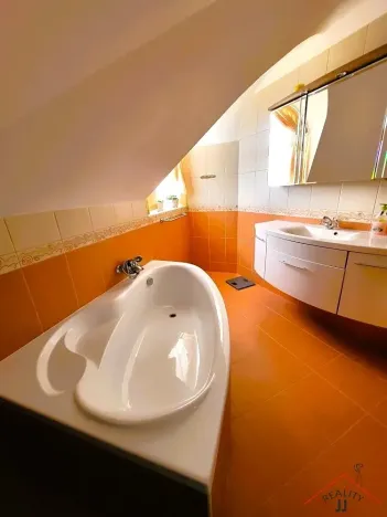 Prodej rodinného domu, Ohrobec, 590 m2