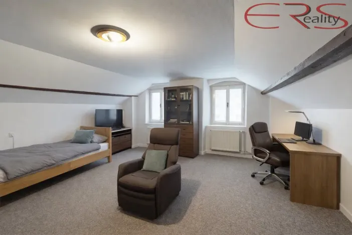 Prodej rodinného domu, Mnichovo Hradiště, Masarykovo náměstí, 200 m2