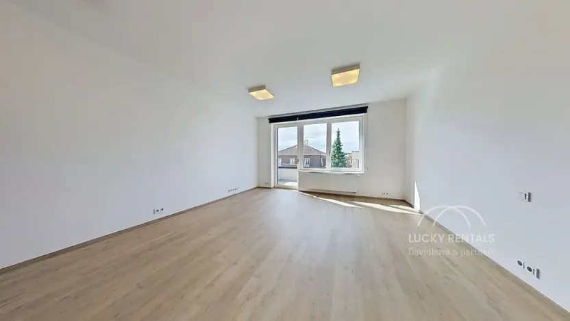 Pronájem bytu 1+kk, Praha - Velká Chuchle, Na hvězdárně, 35 m2