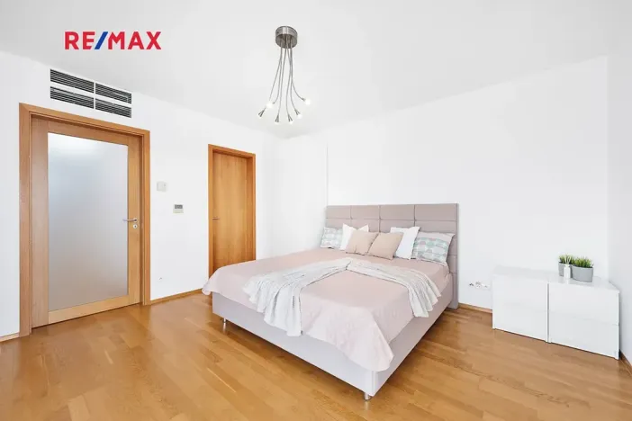 Pronájem bytu 2+kk, Praha - Žižkov, Ke kapslovně, 64 m2