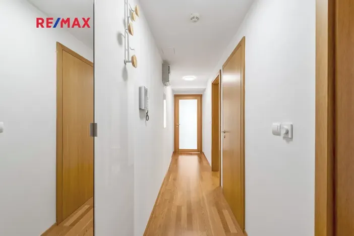 Pronájem bytu 2+kk, Praha - Žižkov, Ke kapslovně, 64 m2