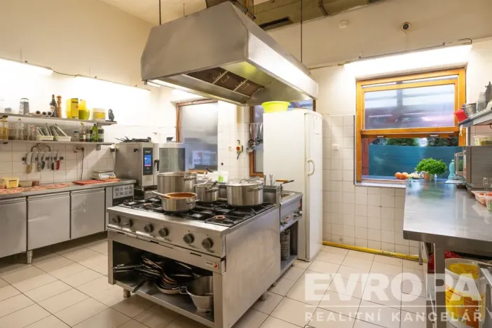 Prodej komerční nemovitosti, Hořice, náměstí Jiřího z Poděbrad, 330 m2