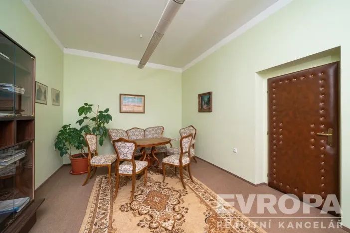 Prodej komerční nemovitosti, Hořice, náměstí Jiřího z Poděbrad, 330 m2