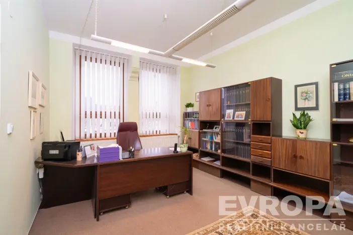 Prodej komerční nemovitosti, Hořice, náměstí Jiřího z Poděbrad, 330 m2