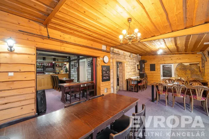 Prodej komerční nemovitosti, Hořice, náměstí Jiřího z Poděbrad, 330 m2