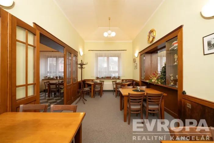 Prodej komerční nemovitosti, Hořice, náměstí Jiřího z Poděbrad, 330 m2