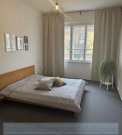 Pronájem bytu 2+kk, Praha - Libeň, náměstí Dr. Václava Holého, 44 m2