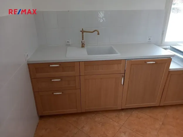 Pronájem vily, Perštejn, 700 m2