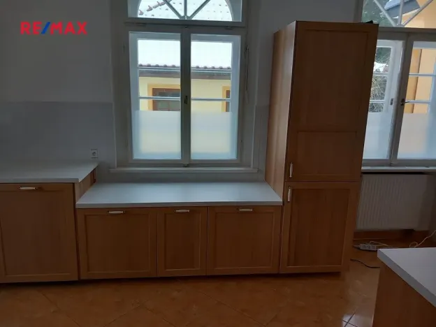 Pronájem vily, Perštejn, 700 m2