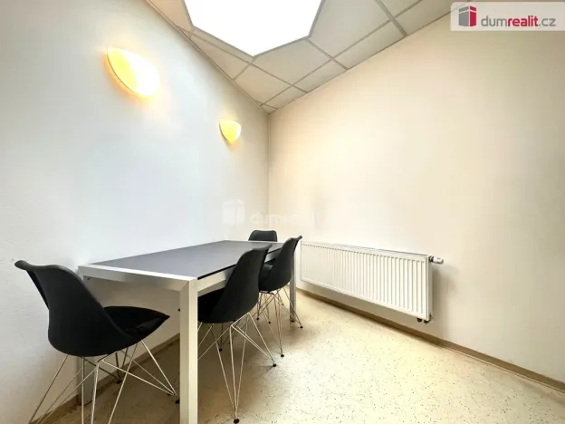 Pronájem kanceláře, Brno - Židenice, Bubeníčkova, 193 m2