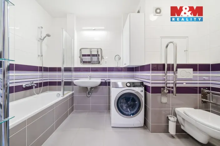 Prodej bytu 2+kk, Pardubice - Polabiny, Bělehradská, 77 m2