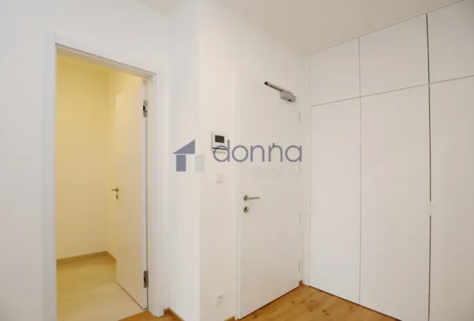 Pronájem bytu 2+kk, Praha, Závišova, 54 m2