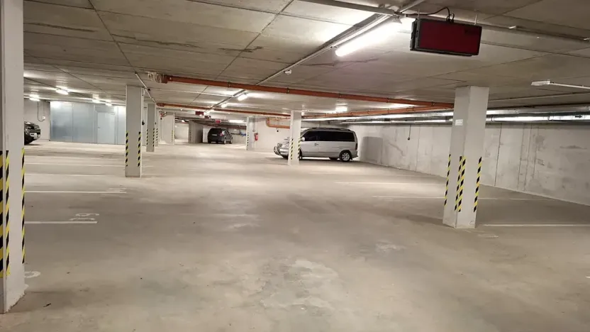 Pronájem garážového stání, Plzeň, Rejskova, 16 m2